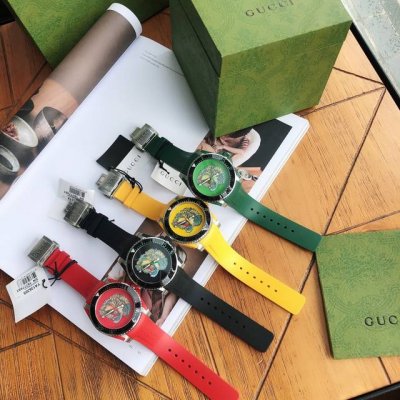 原盒:30 古驰 Gucci新款渠到货保真！原装瑞士机芯，底盖编码和吊牌编码一致！中性款潜水表，尺寸40Mm男女都可佩戴！以品牌标志性猛虎头图案和夜光显示为表盘