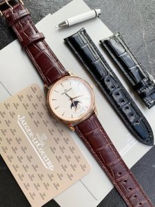 配盒 支持香港、美国直邮 积家月相大师系列 ,最具有性的男表积家大师到货! 新款 带你观察月相盘的变化。 表壳直径39Mm,厚度9.9Mm 与原装同步。六点钟的 配盒 支持香港、美国直邮 积家月相大师系列 ,最具有性的男表积家大师到货! 新款 带你观察月相盘的变化。 表壳直径39Mm,厚度9.9Mm 与原装同步。六点钟的