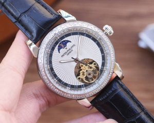 皮带550，钢带740 男人挚爱 飞轮腕表 【最新】：百达翡丽最佳设计独家首发 【类型】：精品男士腕表 【表带】：真牛皮/316精钢表带 【机芯】：全自动机械机