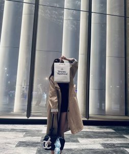 西太后新款蛇骨表,蛇年限定Vivienne 我一整个暴风尖叫啊啊啊啊! 老天奶!!西太后蛇骨手表真的美得太超过了!!!建议不走甜妹路线的宝都去试试 开始做Buy 西太后新款蛇骨表,蛇年限定Vivienne 我一整个暴风尖叫啊啊啊啊! 老天奶!!西太后蛇骨手表真的美得太超过了!!!建议不走甜妹路线的宝都去试试 开始做Buy