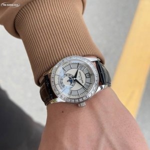 1950Tw 百达翡丽复杂多功能系列5205G-013重磅登场，迄今推出的首款Nautilus复杂腕表，以超复杂的工艺技术打造休闲运动腕表。 1小身板大能量：尽