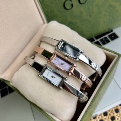 恒信原厂配件 古驰 Gucci 女士手镯表1 L系列，三色可选，原单瑞士石英机芯，现货3天内发； G家的1 L手镯方表是中古系列，表盘装饰双g图案，表径12*3