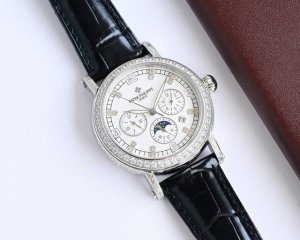 白1500-金2020 钻+50 百达翡丽雕花腕表：腕间的绝美华章 在制表的璀璨星河里，百达翡丽雕花腕表宛如一颗最为耀眼的星辰。 表盘之上，细腻而精致的雕花宛如