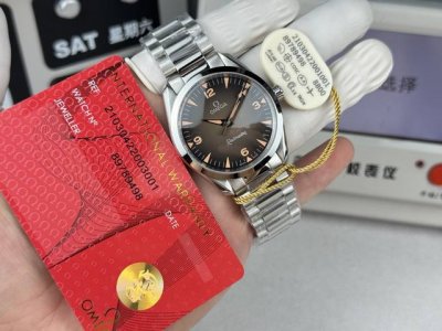 大三针,皮带 -钢带 两针半,皮带 -钢带2210 2025年-秋冬新品,欧米茄“铁霸”回归!经典新生。欧米茄全新铁霸腕表,表壳尺寸为38毫米,采用精钢打造,灰 大三针,皮带 -钢带 两针半,皮带 -钢带2210 2025年-秋冬新品,欧米茄“铁霸”回归!经典新生。欧米茄全新铁霸腕表,表壳尺寸为38毫米,采用精钢打造,灰