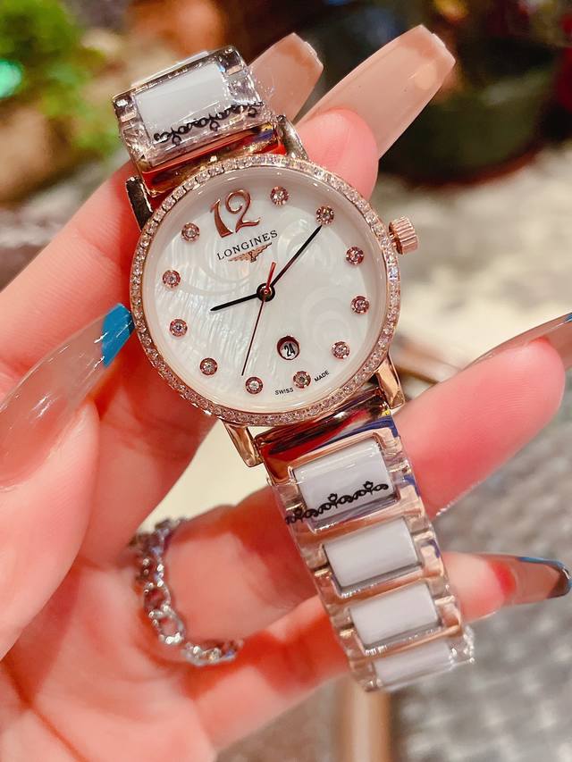 白 金 带 瓷40浪琴 Longines 原装进口石英机芯 316L精钢表壳 直径女29Mm 厚8Mm如果今天的阳光停止了它耀眼的光芒 那么你的一个微笑 将照亮