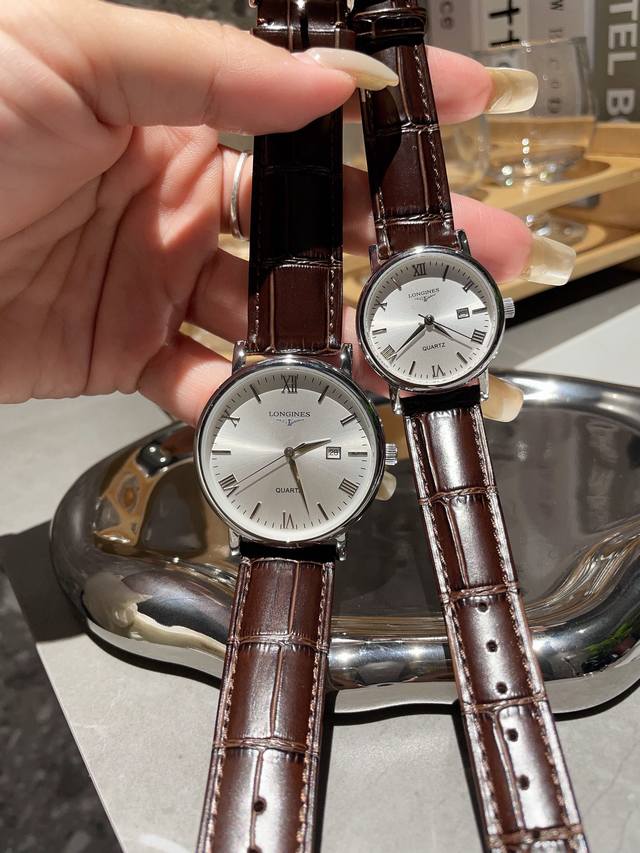 白皮 金 钢20 浪琴 Longines 情侣对表 原装进口石英机芯 316L精钢表壳 直径男39Mm女29Mm 厚8Mm如果今天的阳光停止了它耀眼的光芒