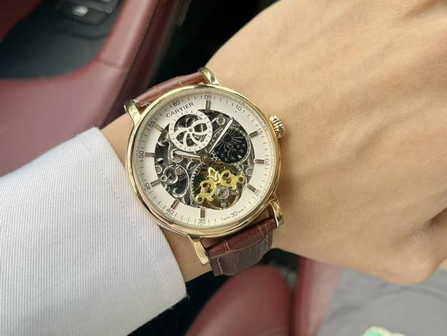 同价 卡地亚-Cartier 精品男士腕表 镂空设计 尊贵大气 绅士风范 卓越品质 热卖全城 采用全自动机械机芯 顶级316精钢表壳 进口小牛皮表带 矿物质超强