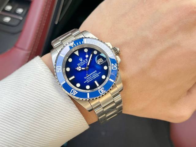 劳力士-ROLEX水鬼Rolex Submariner 此款腕表现已成为无容置疑的经典名表 内置原装日本8215全自动机械机芯0翻修多年来 腕表外圈以多种颜色