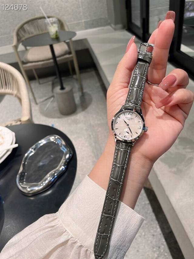 新款 白 金 钻30 皮钢同价 浪琴-Longines. 最新气质女表 搭载原装进口石英机芯 珍珠贝表盘 水晶镶钻精致雅典 闪亮而不单调 316精钢表壳 蓝宝石