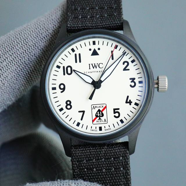 新款首发 新表 Iwc 推出 Pilot S Watch Automatic 41 Black Aces 黑桃a特别版腕表 搭载原装西铁城机芯 双卜蓝宝拱玻璃双