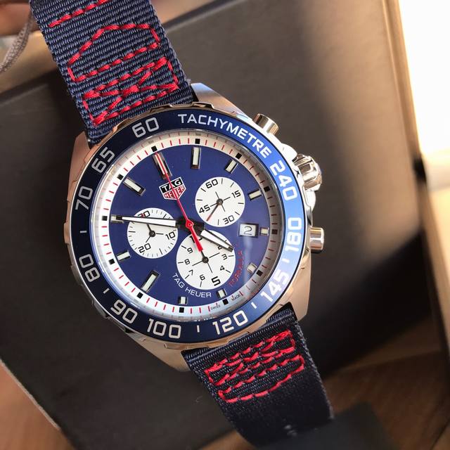 原盒: 新款到 Original Tagheuer 泰格豪雅f1系列 F1红牛队限量版 石英男士腕表 原单货 六针计时带日历 瑞士原装机芯 精钢表带表壳 蓝色尼