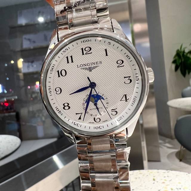 浪琴 Longines 精品男士腕表 名匠星辰系列 日月星辰昼夜交替 魅力不凡 圆润的造型使得线条看起来更加柔和 优雅的气质顿时油然而生 搭载全自动机械机芯 顶