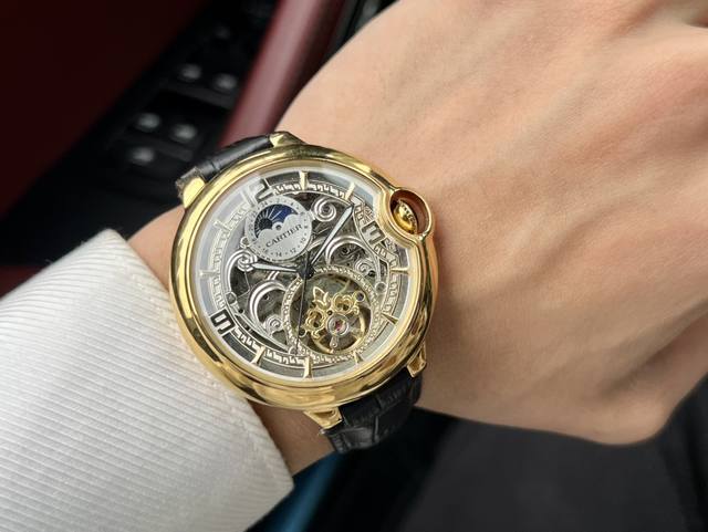 同价 卡地亚-Cartier 精品男士腕表 镂空设计 尊贵大气 绅士风范 卓越品质 热卖全城 采用全自动机械机芯 顶级316精钢表壳 进口小牛皮表带 矿物质超强