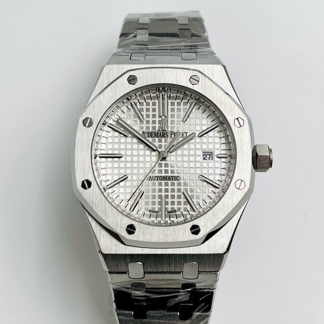 爱彼-Audemars Piguet 皇家橡树系列 臻贵卓绝 睿智之作 腕美风范类型 进口全自动机械机芯 316L精钢表壳 耐磨蓝宝石玻璃镜面 316L精钢打造