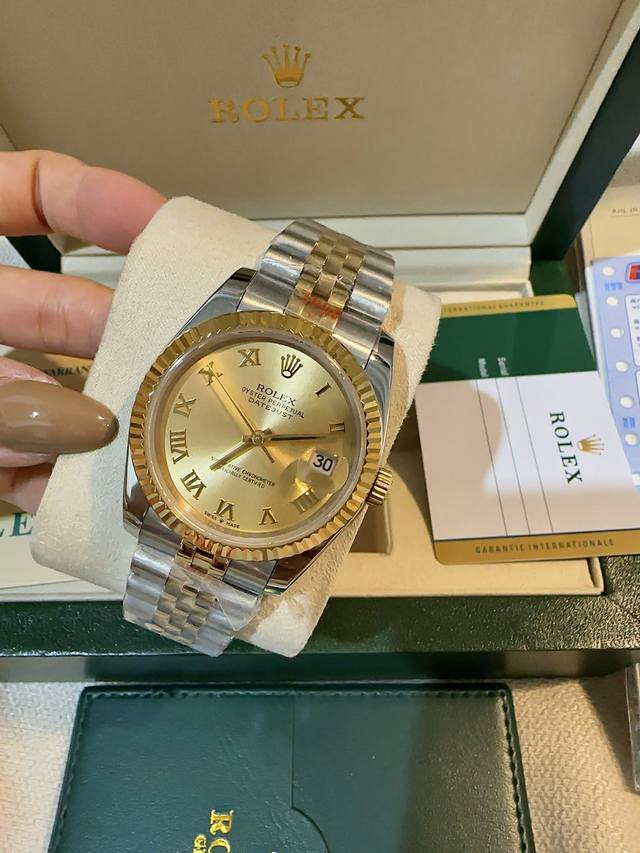 进口西铁城机芯 蓝宝石 牙圈金白同价 钻圈金白同价 劳力士 Rolex 日志新色系情侣机械腕表 进口西铁城机芯 蓝宝石玻璃镜面 316L精钢壳套 实芯5珠钢带