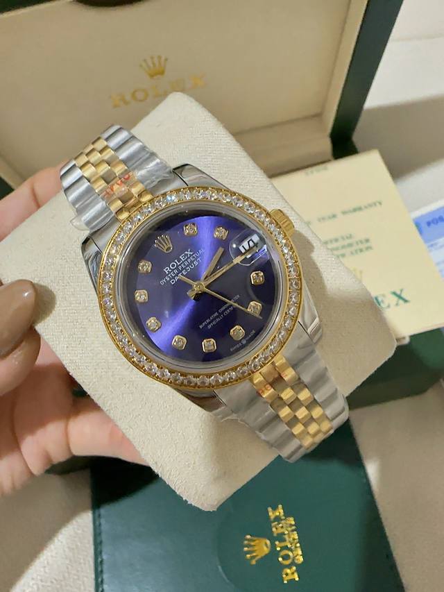 进口西铁城机芯 蓝宝石 牙圈金白同价 钻圈金白同价 劳力士 Rolex 款式: 日志女装机械腕表 机芯: 进口西铁城 原装机 镜面 蓝宝石玻璃镜面 表壳: 31