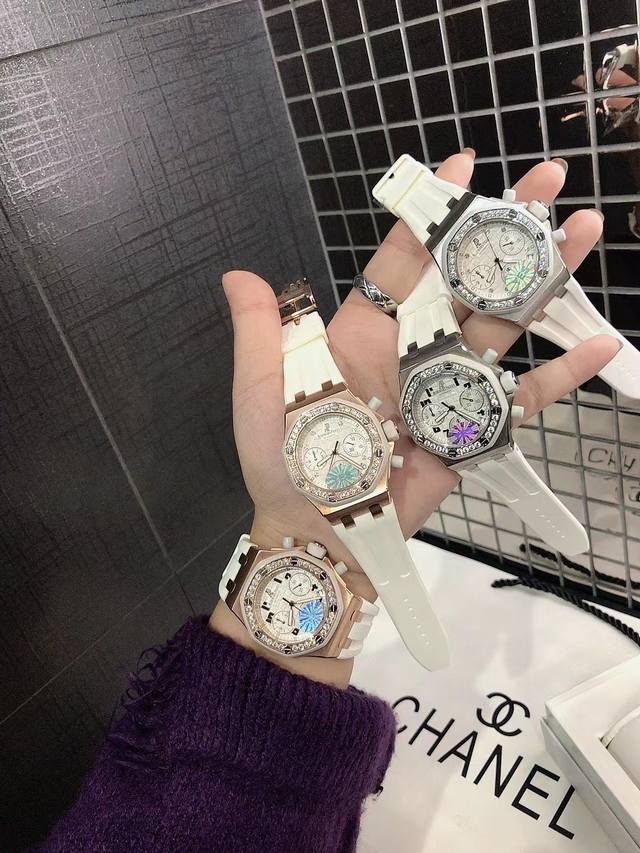 白 金 爱彼 Audemars Piguet Lady Tapisserie 全新设计 格纹装饰赋予皇家橡树离岸型系列腕表 瑞士石英机芯 进口橡胶表带搭配原装折