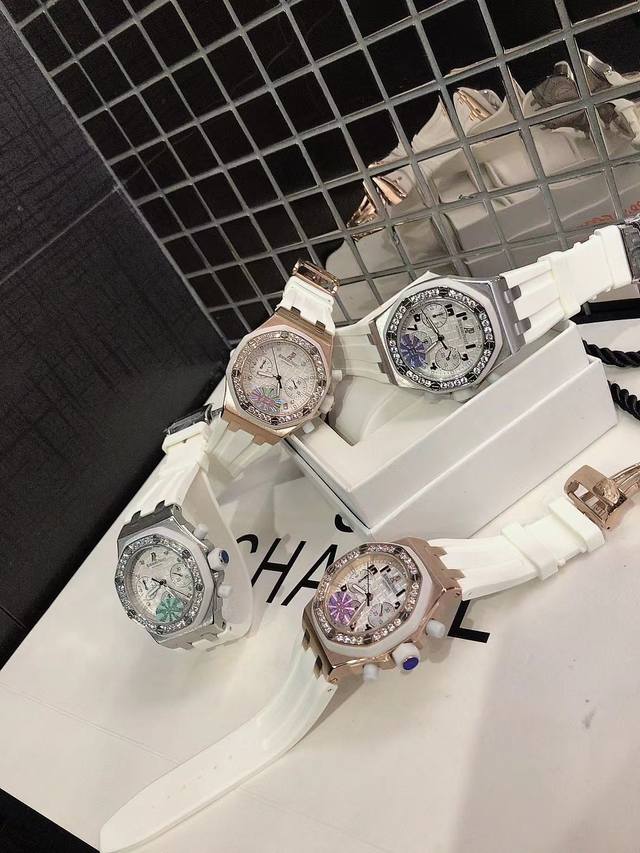 白 金 爱彼 Audemars Piguet Lady Tapisserie 全新设计 格纹装饰赋予皇家橡树离岸型系列腕表 瑞士石英机芯 进口橡胶表带搭配原装折