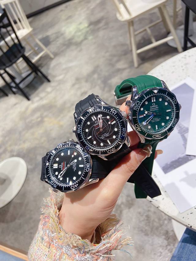 Omega 欧米茄 Seamaster 新品海马系列 新款 米 M 直径42毫米42Mm 潜水表 精钢材质 胶带表带 可透视全自动机械机芯 爆款热销中 请认准