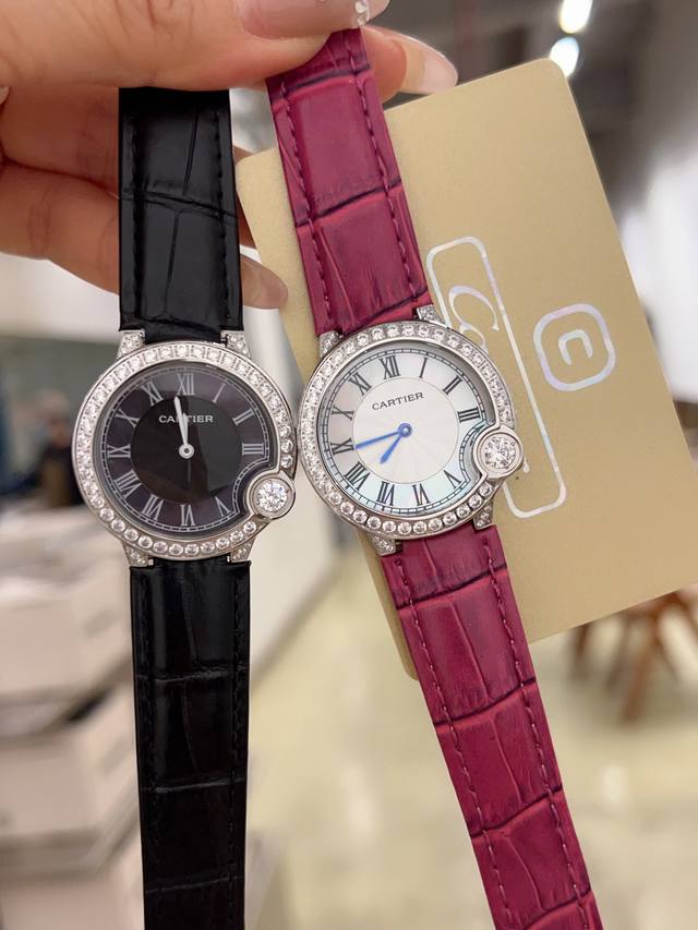 银 玫 0 钻50 浪琴 Longines 马术最新骑仕系列女表 小巧的表款带有方形的特质 并以圆角代替尖锐的方形锋角 原装罗旋纹把头 批花精钢表针十分雅致 上