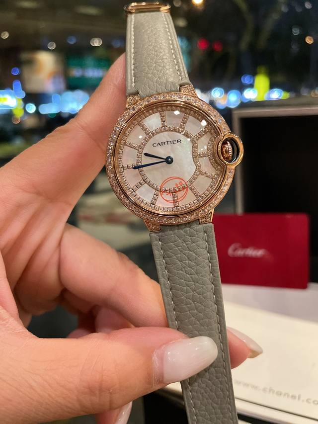 Ballon Bleu De Cartier卡地亚蓝气球腕表奢华系列 百搭尺寸36Mm 简约又别具品味 摒弃了现代盛行的繁复华丽的修饰 以简约重新诠释唯美 打造