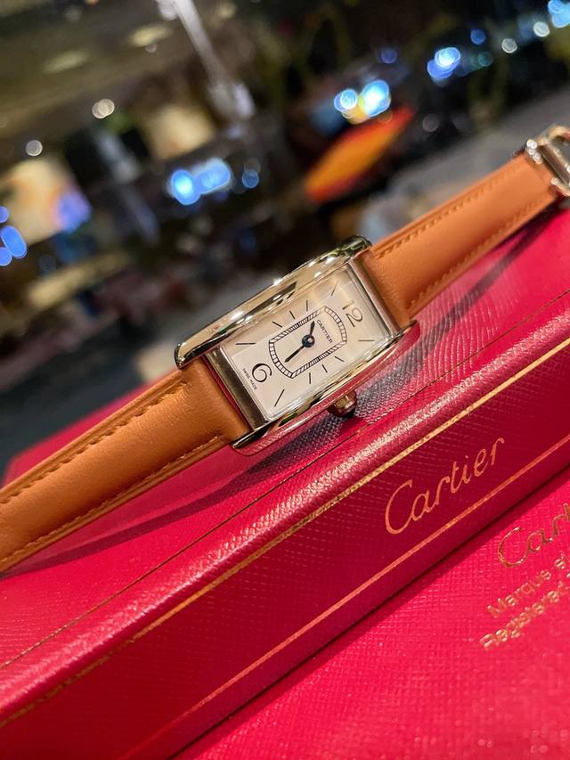 白 金 钻30 卡地亚-Cartier Tank Am ricaine腕表 小号表款 采用蓝宝水石晶镜面 瑞士石英机芯 原版开模 精钢表壳 八角形表冠 镶嵌一颗