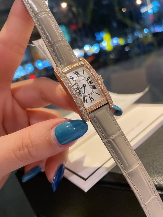 白 金 钻30 卡地亚-Cartier Tank Am ricaine腕表 小号表款 采用蓝宝水石晶镜面 瑞士石英机芯 原版开模 精钢表壳 八角形表冠 镶嵌一颗