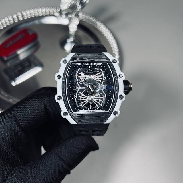 Richard Mille 理查米尔 Rm21-01系列 搭载全自动进口机械机芯 尺寸40X50X16Mm 碳纤维材质打造的表圈和表柱作为架构支撑 进一步加固其