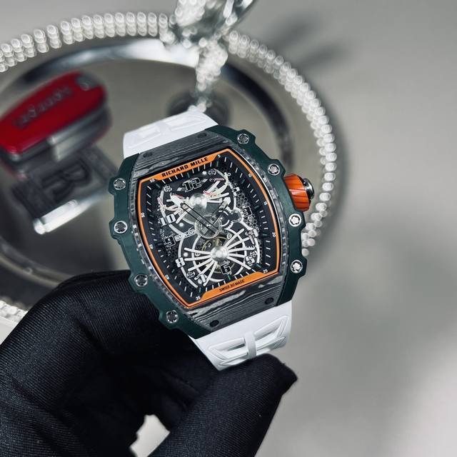 Richard Mille 理查米尔 Rm21-01系列 搭载全自动进口机械机芯 尺寸40X50X16Mm 碳纤维材质打造的表圈和表柱作为架构支撑 进一步加固其