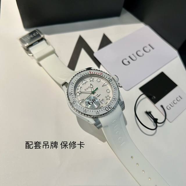 白壳 金壳 升级版 原单品质 值得信赖 古驰 Gucci新款中性潜水表 加入星星蜜蜂等元素点缀表盘 时尚不失大气 男女皆宜 40 Mm表径 应用不锈钢材质 经缎