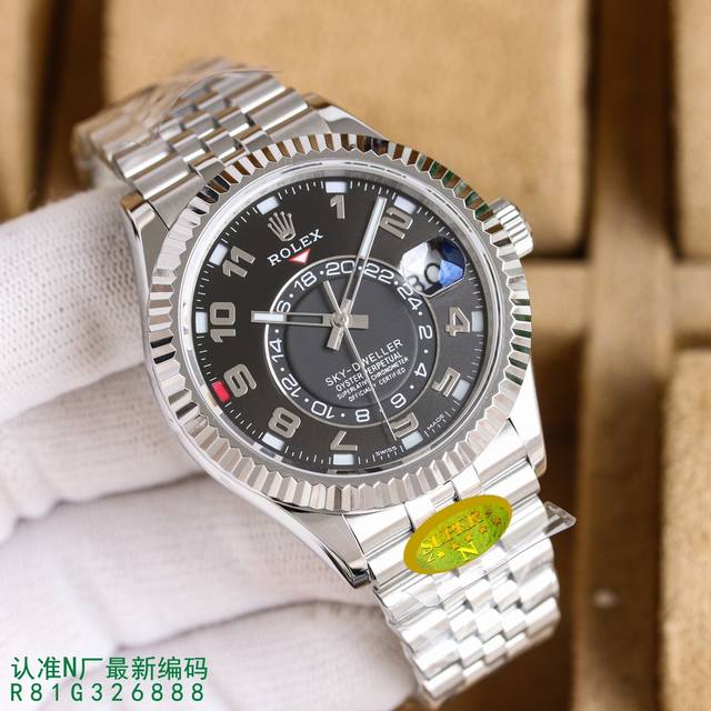 胶带 钢带 金白同价 全新系列rolex劳力士sky-Dweller 史上最复杂劳力士 正式面市了 以精湛的工艺技术与表款的正确调校方式重新定义了真正的 天行者