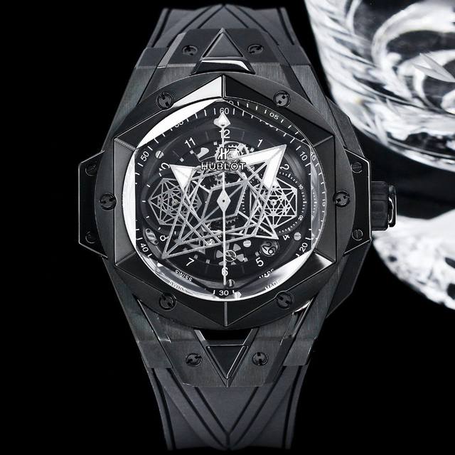 Hublot 宇舶 全新big Bang Sang Bleu Ii 刺青腕表 再次与知名刺青工作室sang Bleu合作 推出又款利用几何图形巧妙构思的刺青ll