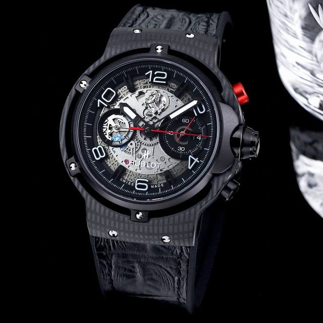 Hublot 宇舶 经典融合系列法拉利gt腕表宇舶表与法拉利打造独特设计与竞速激情的腕表佳作 以典雅灵动的新作演译gt的精髓 腕表设计非凡 线条别具一格 动感十