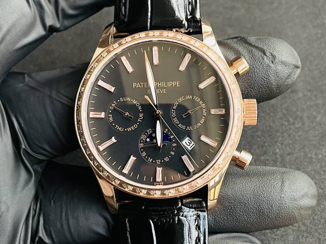 百达翡丽 批白钻 ，金玫50！ 百达 翡丽patek Philippe 复杂系列六针男表爆款 多功能腕表！ 1搭载原装进口 0月相功能机芯机械表！ 2表盘上采用