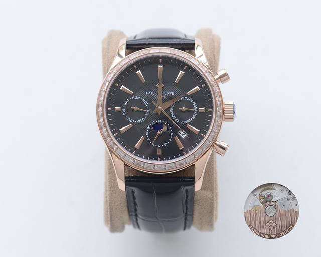 白 金玫 。百达翡丽-Patek Philippe复杂系列六针男表多功能腕表！搭载原装进口 0月相功能机芯机械表表盘上采用皮皮钻作为刻度更显示出这款腕表的华贵气