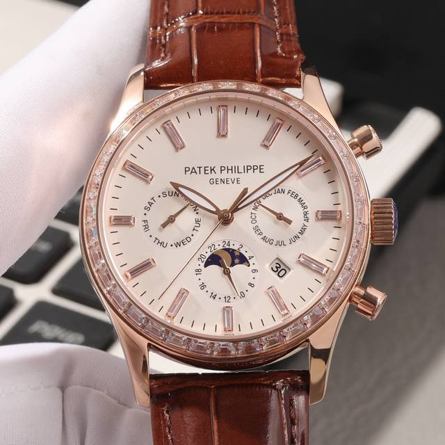 白钻 +金玫50 百达 翡丽patek Philippe 复杂系列六针男表爆款 多功能腕表！ 1搭载原装进口 0月相功能机芯机械表！ 2表盘上采用皮皮钻作为刻度