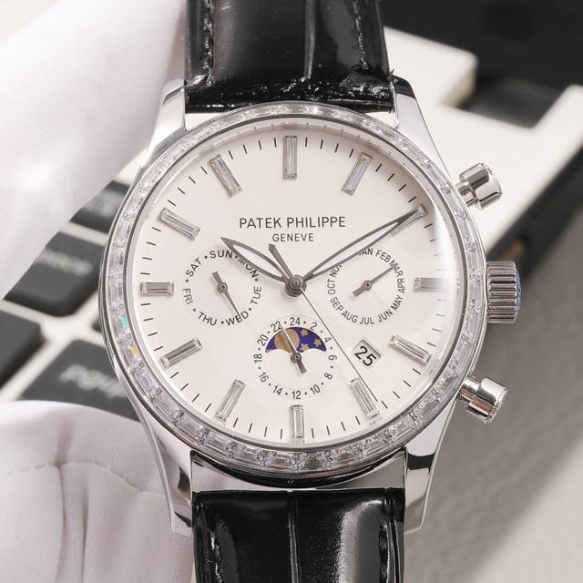 白钻 +金玫50 百达 翡丽patek Philippe 复杂系列六针男表爆款 多功能腕表！ 1搭载原装进口 0月相功能机芯机械表！ 2表盘上采用皮皮钻作为刻度