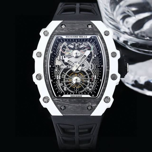 Richard Mille 理查米尔 Rm21-01系列 搭载全自动进口机械机芯 尺寸40X50X16Mm 碳纤维材质打造的表圈和表柱作为架构支撑，进一步加固其