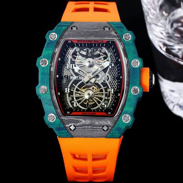 Richard Mille 理查米尔 Rm21-01系列 搭载全自动进口机械机芯 尺寸40X50X16Mm 碳纤维材质打造的表圈和表柱作为架构支撑，进一步加固其