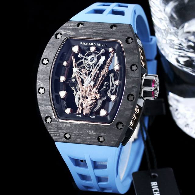 2024最新爆款 机械款金手指 Richard Mille 理查米尔 Rm66 最新款的镂空的腕表表盘融入被称为“恶魔角〞的金属礼手势，象征着亲情与包容，同时又