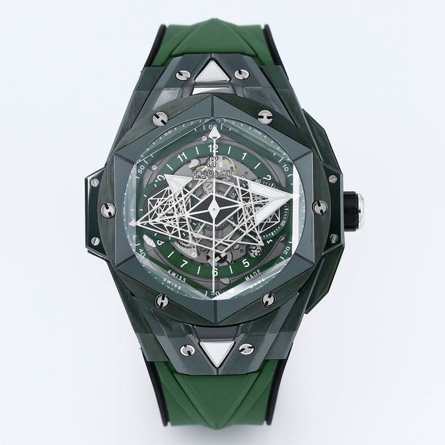 顶级复刻 黑 白 绿壳 Ol 恒宝 Hublot 宇舶表 Hb3 Big Bang Sang Bleu Ⅱ 刺青第二代腕表。运用立体几何图形，巧妙的构思，呈现出