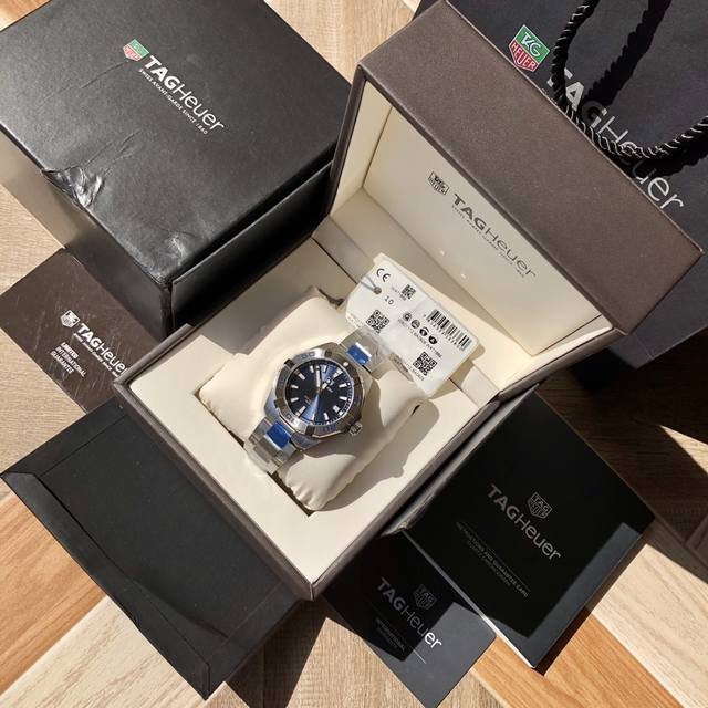 新款硬货，Original Tagheuer,泰格豪雅竞潜系列 男表。 ~41Mm表径，蓝宝石镜面，超强夜光指针，原装swiss Ronda石英机芯，支持拆机验