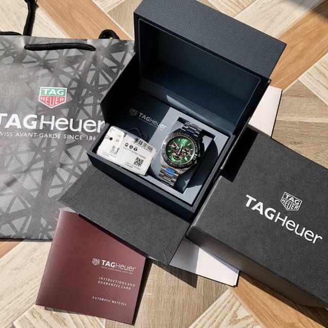 新款！高颜值已上线！Original Tagheuer 泰格豪雅f1系列，瑞石英男士腕表！表面立体裁制，六针计时带日历！瑞士原装机芯！精钢表带表壳，蓝宝石玻璃！