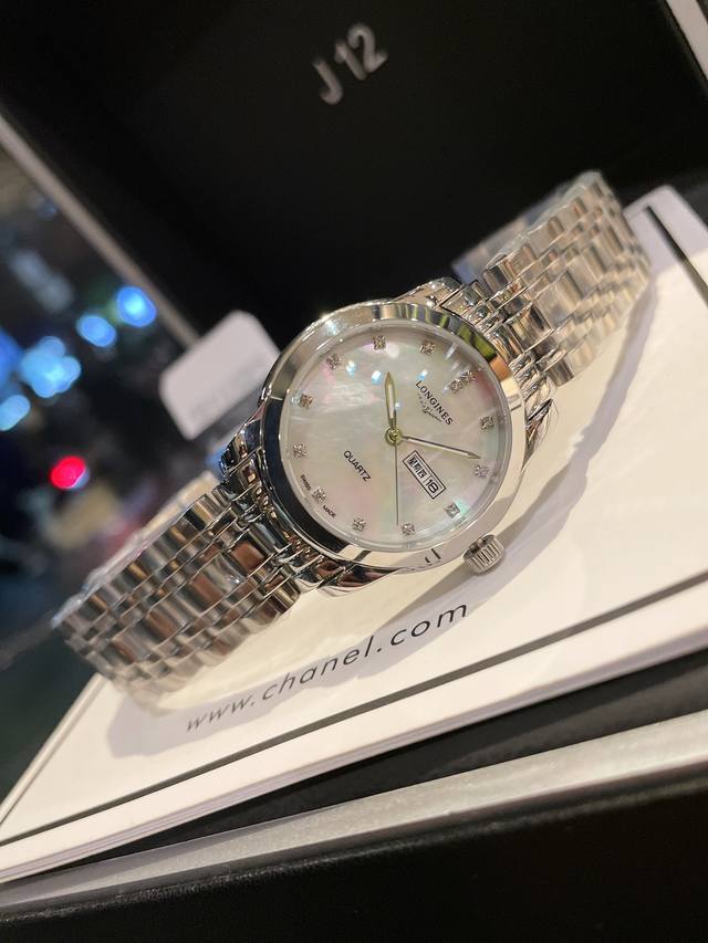 白 金 钻30 浪琴 Longines 索依米亚情侣对表系列 原装进口日本石英机芯 316L精钢表壳 钢化镜面 传统三针设计 3字位日历星期显示 原装蝴蝶扣 尺