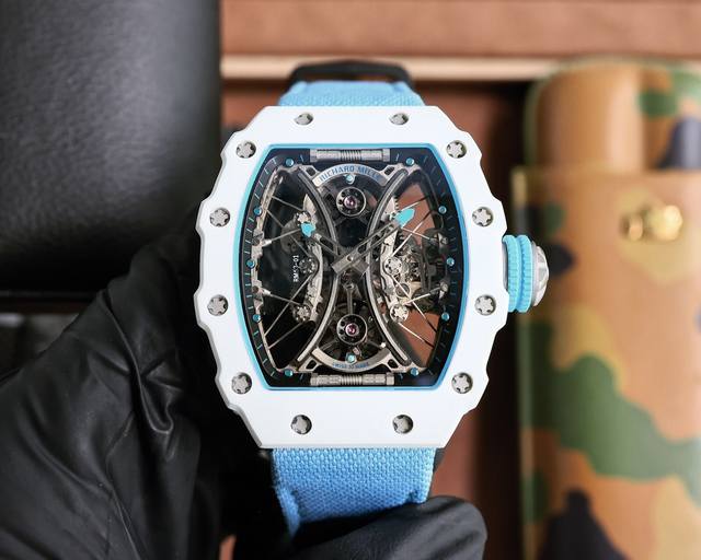 白色tpt石英纤维 Richard Mille 理查米尔rm53-01 将腕表设计与运动赛事相互结合，完美诠释了赛场上的勇者坚定信念、顽强拼搏的精神。Rm53-