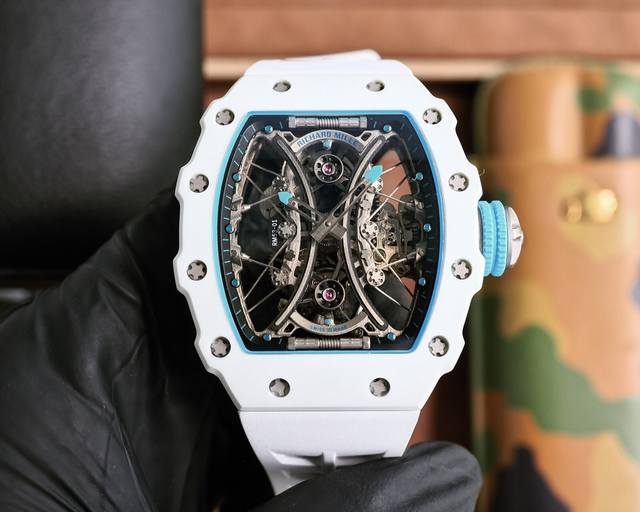 白色tpt石英纤维 Richard Mille 理查米尔rm53-01 将腕表设计与运动赛事相互结合，完美诠释了赛场上的勇者坚定信念、顽强拼搏的精神。Rm53-