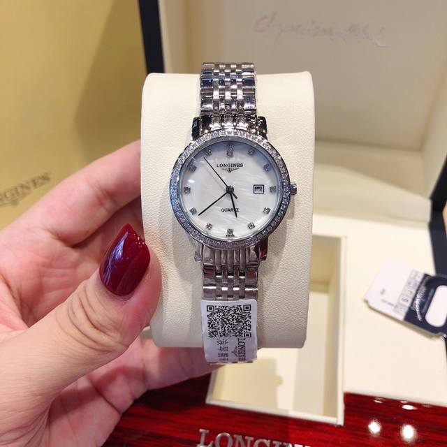 白壳镶钻 Longines 浪琴品牌博雅系列女装石英腕表，尺寸29Mm。经典设计，和流利线条的完美化身，彰显着浪琴的典型特质，诠释着优雅定义进口石英机芯，走时精