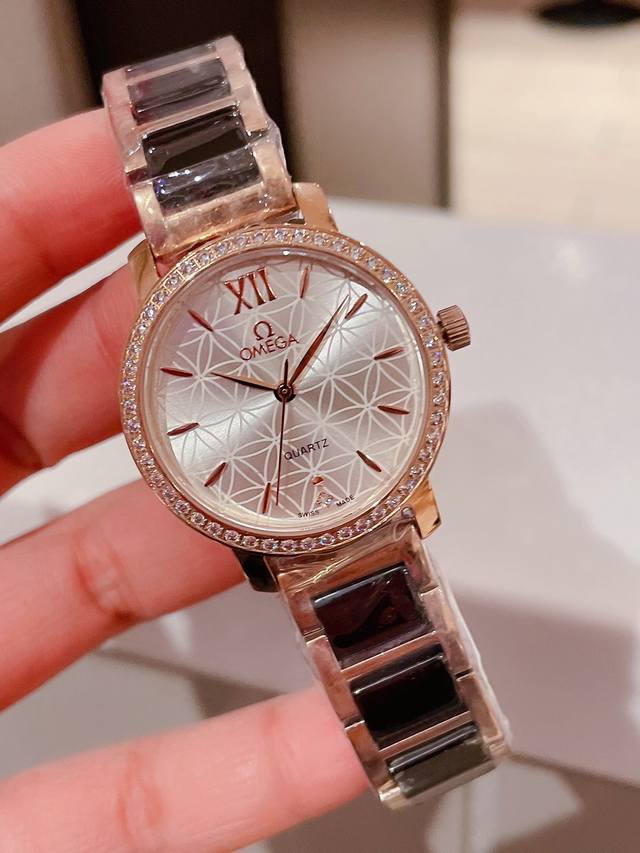 白 -金 钢带+20 陶瓷+40 浪琴-Longines精品女表携手而来，简约精致，品质精湛，热卖全城。采用进口石英机芯，顶级316精钢表壳，进口小牛皮表带，矿