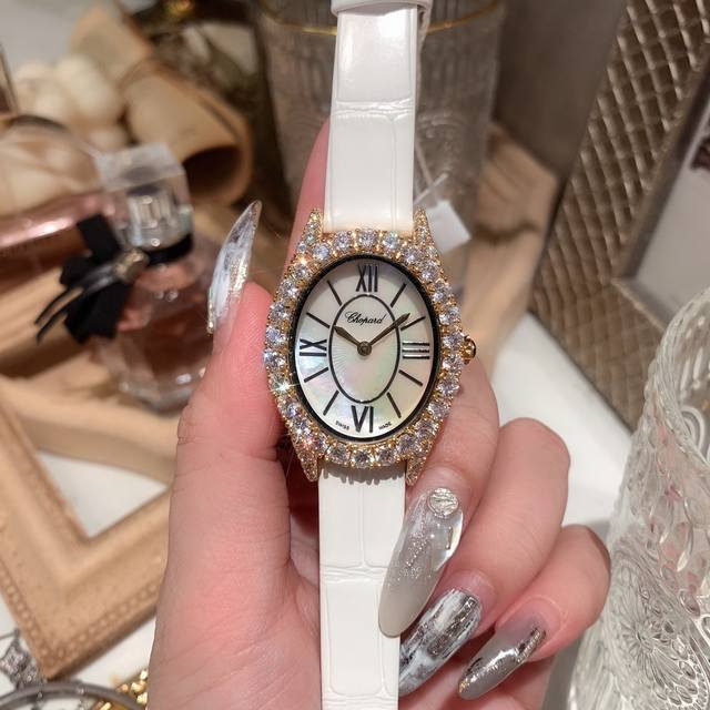 同价 肖邦-Chopard高级珠宝系列，L'Heure Du Diamant系列钻石手表，展现了珠宝镶嵌制作技艺 ，石英机芯 罗马贝壳钻字面，使整体感中独具别样