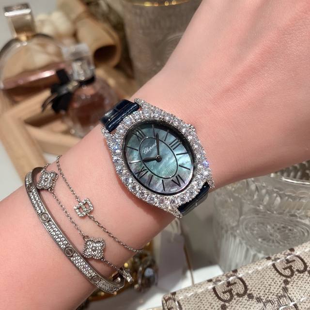 同价 肖邦-Chopard高级珠宝系列，L'Heure Du Diamant系列钻石手表，展现了珠宝镶嵌制作技艺 ，石英机芯 罗马贝壳钻字面，使整体感中独具别样